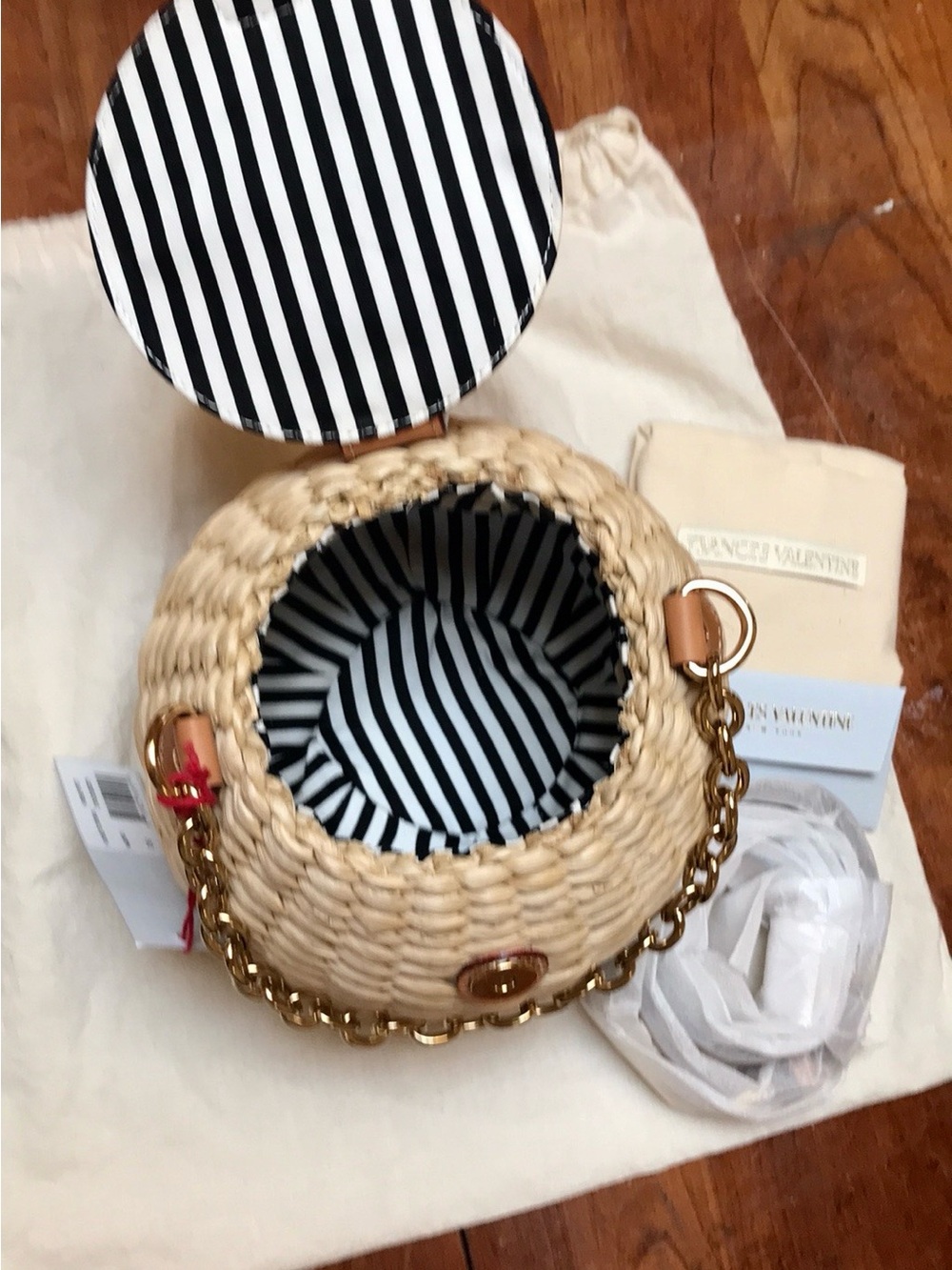 Frances Valentine Cream Woven Round Honeypot Crossbody Bag with Gold Chain
NWT - Picture 6 of 9
